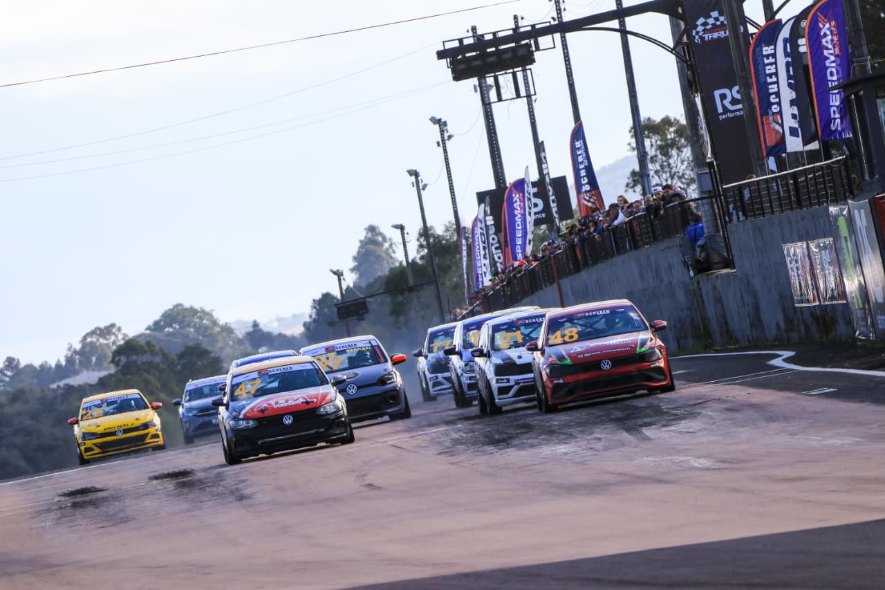 Sábado histórico agita Tarumã no Marcas Brasil Racing