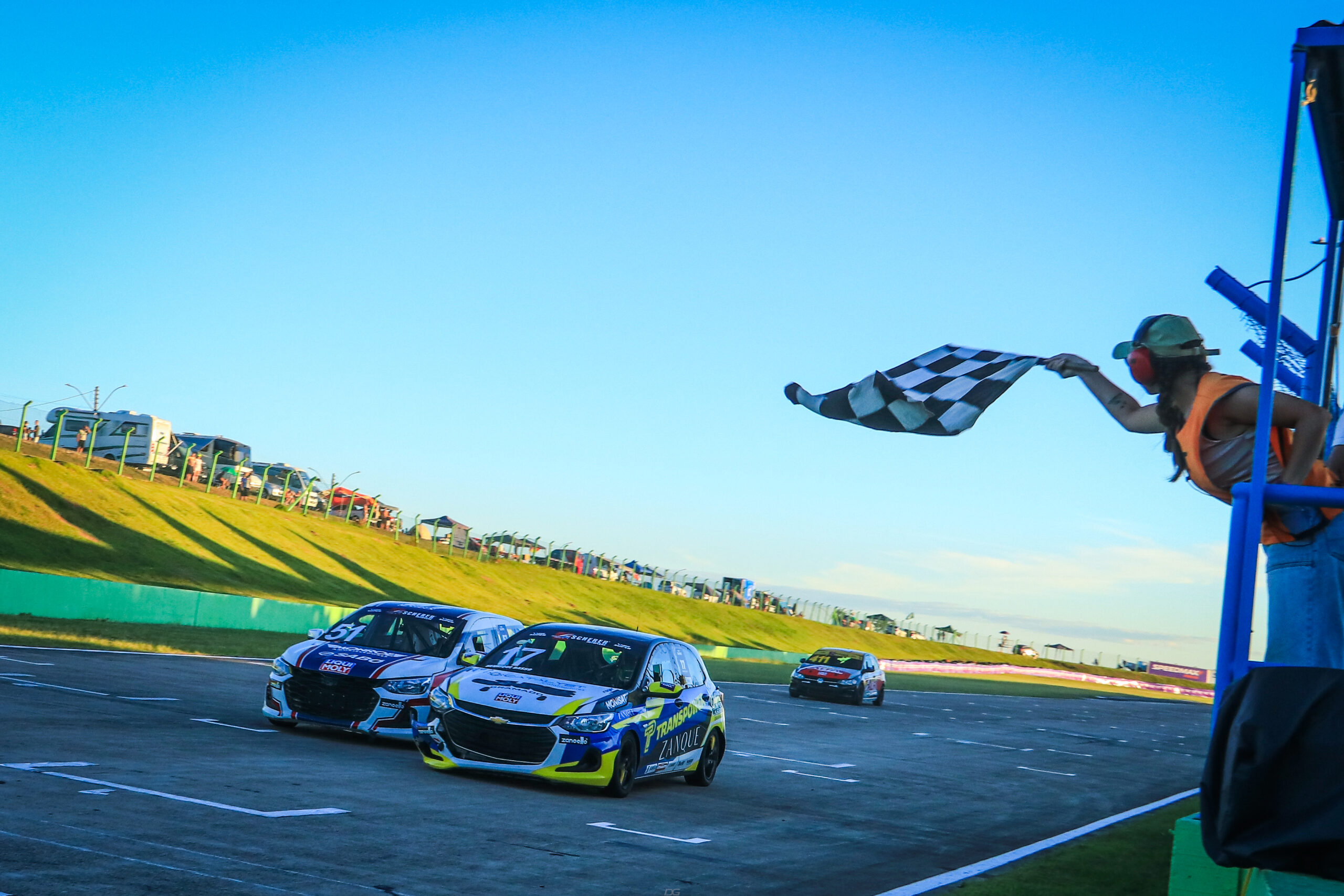 Henrique Basso vence Corrida 1 da MBR por 0s030 em final eletrizante