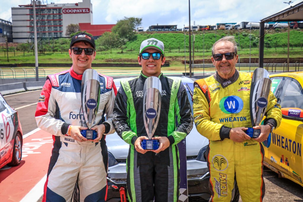 Henrique Basso vence corrida 1 sob chuva após duelo até a última curva em Cascavel